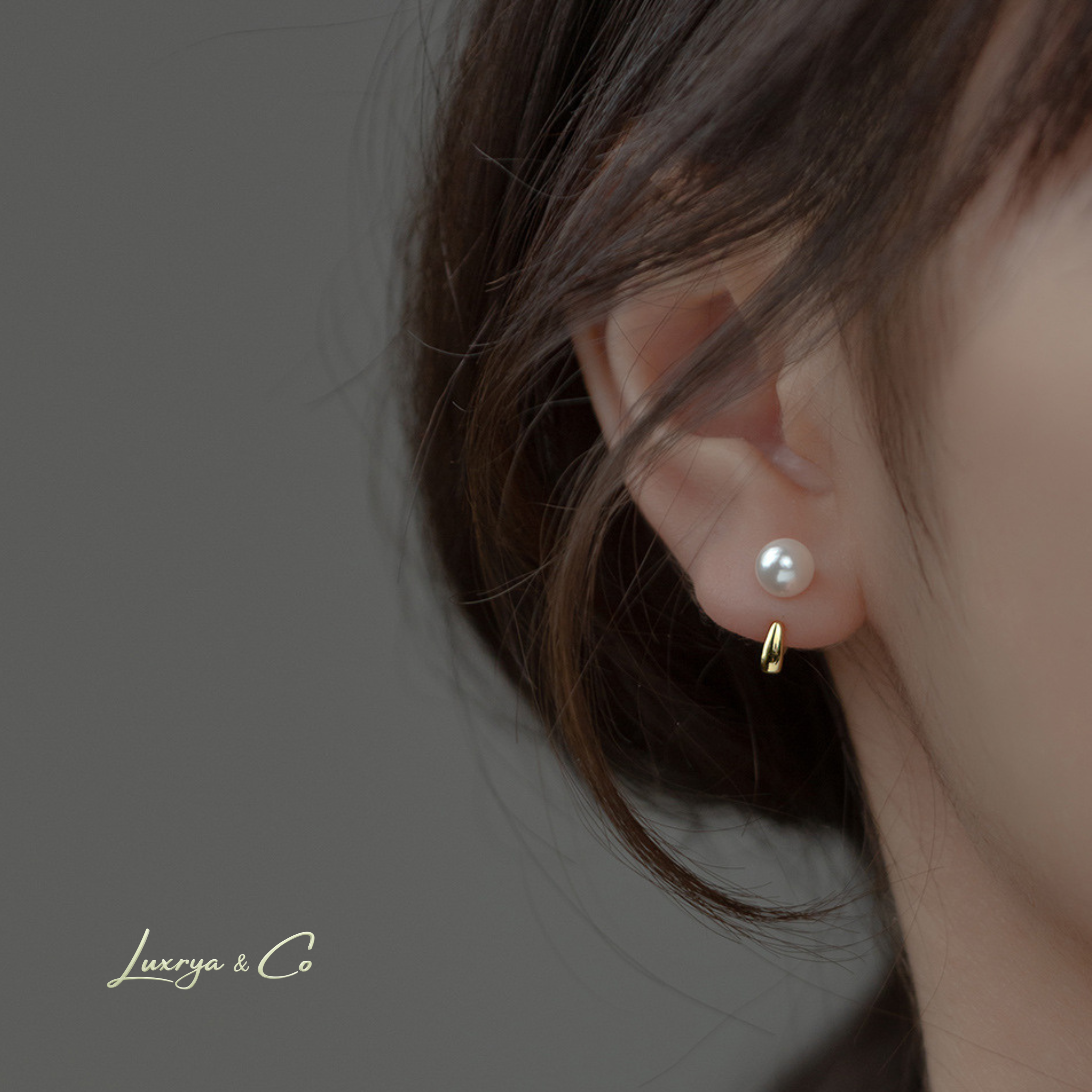 Golden S-Curve Pearl | Earrings